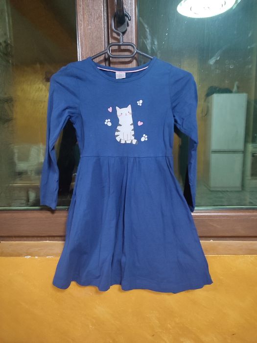 Роклята е в добро състояние