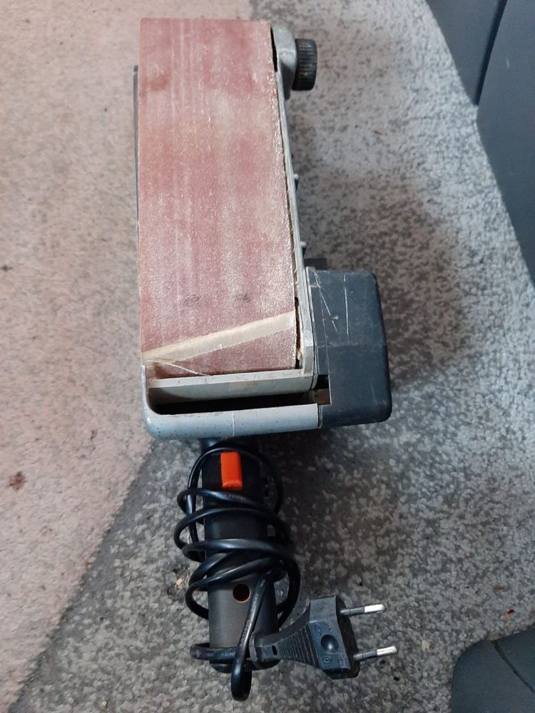 Vand masina de slefuit lemn Black & Decker second hand