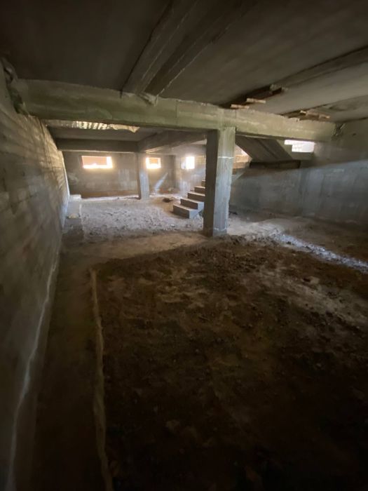 Uchaska 2.5 sotix keles mosti yonida