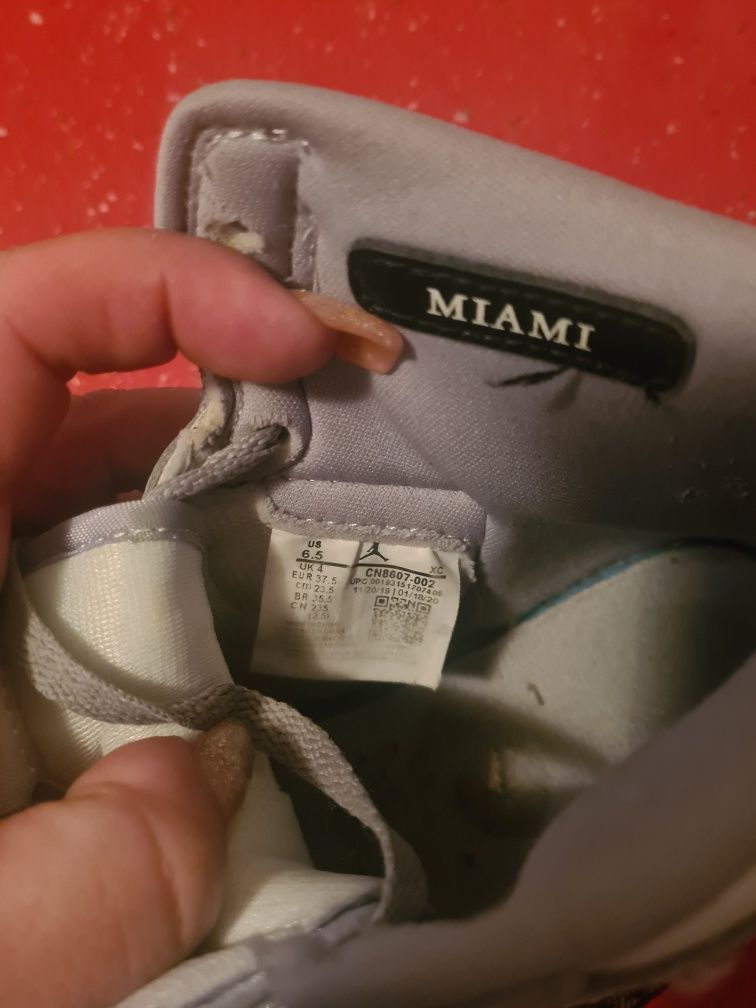 Adidași  Nike  Dior mar 37 la 300 lei Timișoara