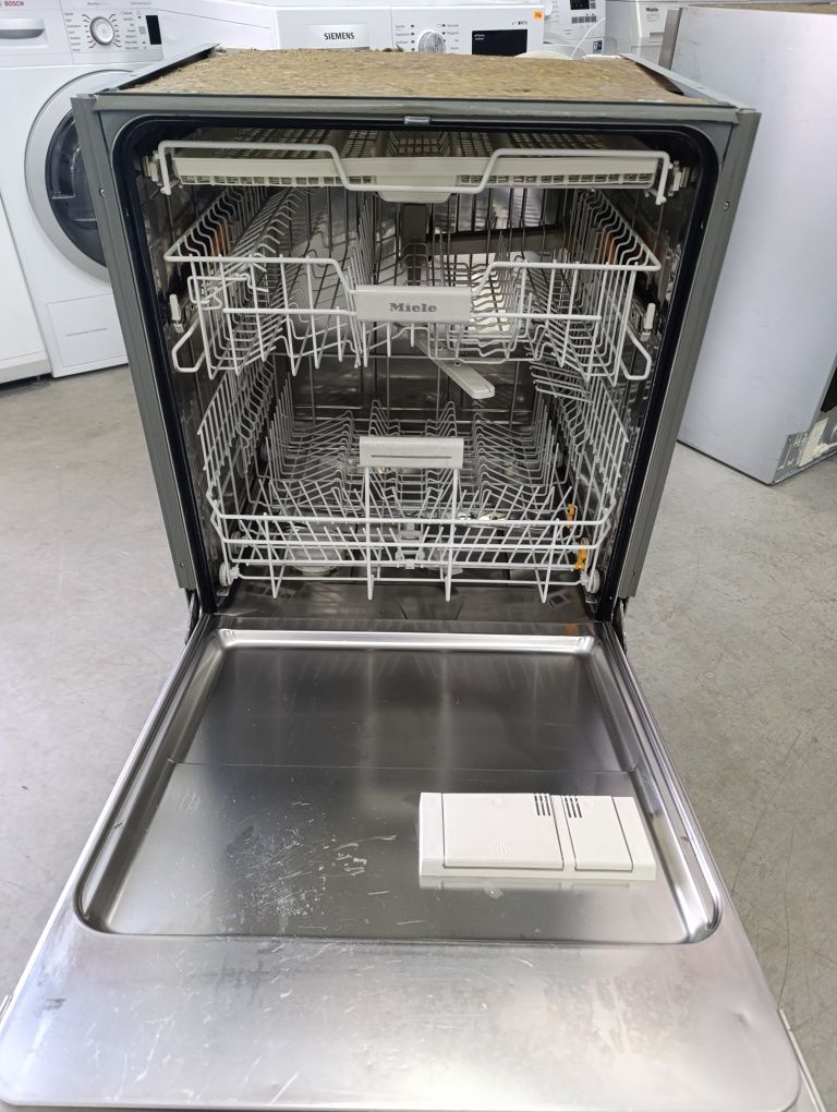 Съдомиялна машина за вграждане Miele