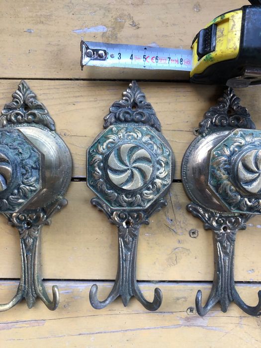 Старинна бронз месинг закачалка