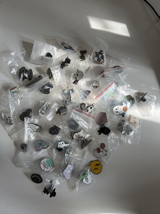 Продам новые значки пины