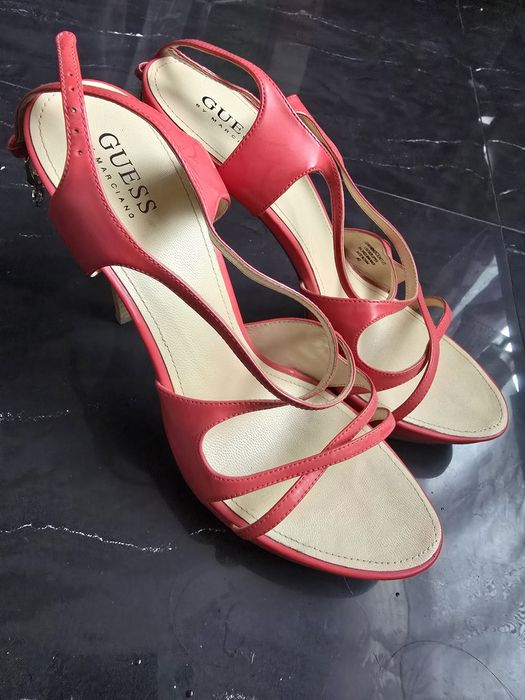 Обувки на ток Guess номер 40