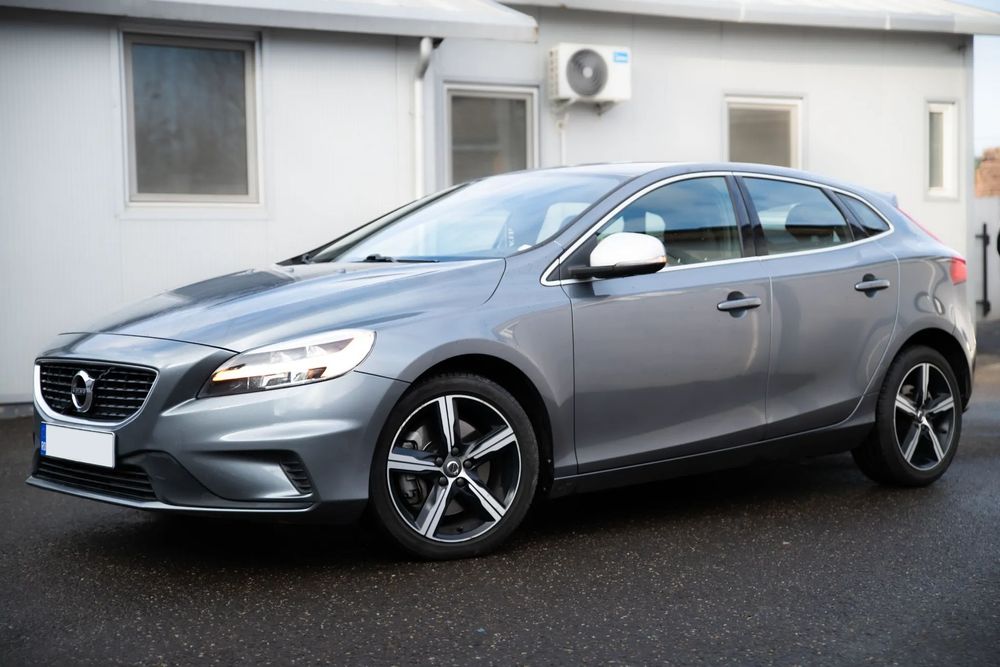 Volvo V40 Volvo V40 R-Design • 2.0 Diesel • 150 CP • Full LED • CarVertical