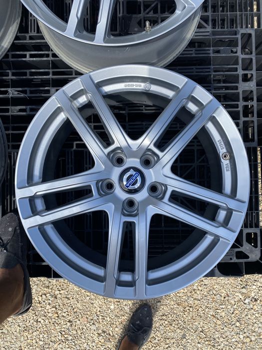 18 цола 5 х 108 мм Форд Куга , Волво , Ford Kuga Volvo XC 60 , XC 70