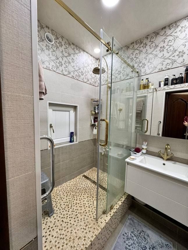 Срочно продается 3х ком. квартира в новостройке, ор-р: м.Ойбек, 120м2