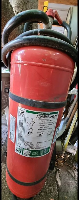 Vând stingător de incendiu P1 cu pulbere funcţional!