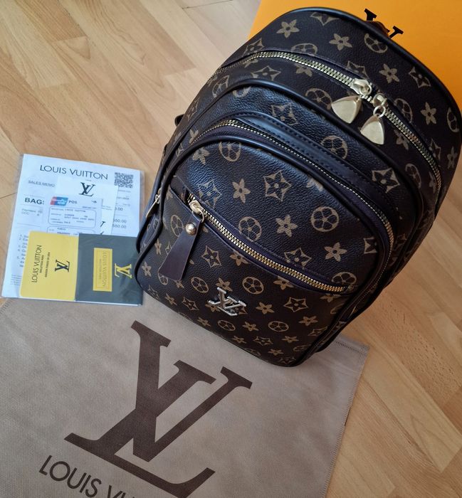 Rucsac Louis Vuitton new model, logo metalic auriu, saculet, etichetă