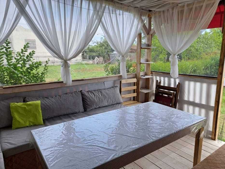 Продавам каравана с веранда в Кариани, 100 м. от морето -23000 лв.