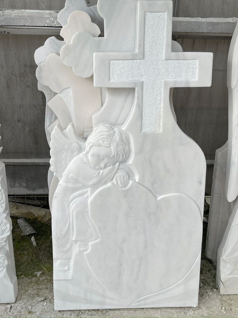 Monumente funerare