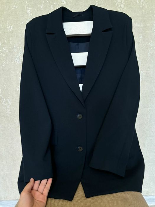 Продаётся женский пиджак.
Состояние отличное, надевался всего 1 раз.
Ц