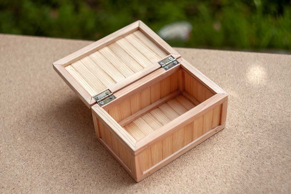 Дървена кутийка, кутия направена от дърво за декорация
