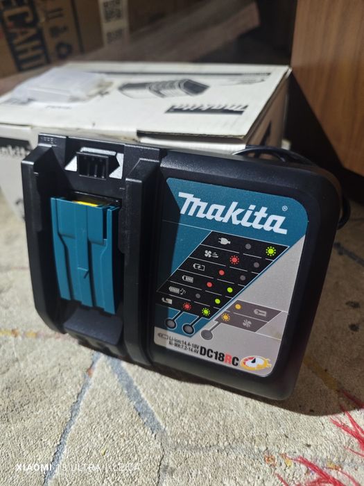 Зарядное устройство Makita