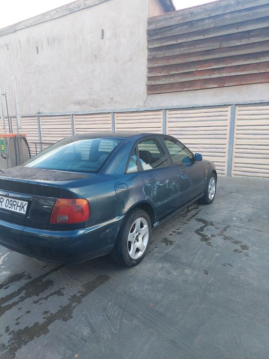 Vând Audi a4b51,8t