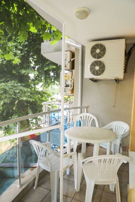 Под Наем тристаен апартамент на първа линия в Равда