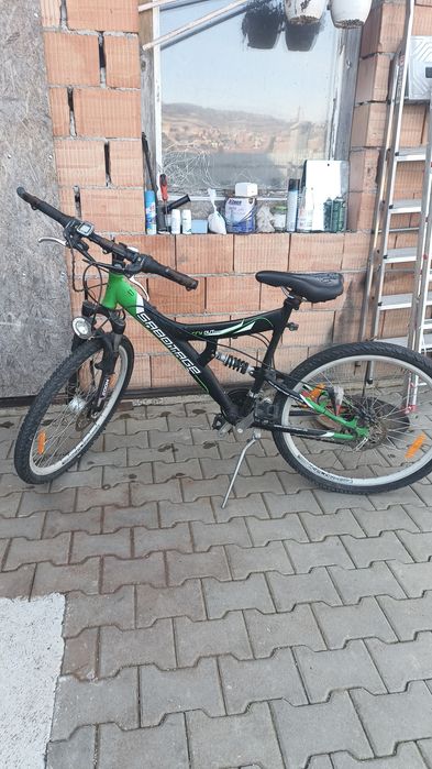 Bicicleta cu frânele pe lichid