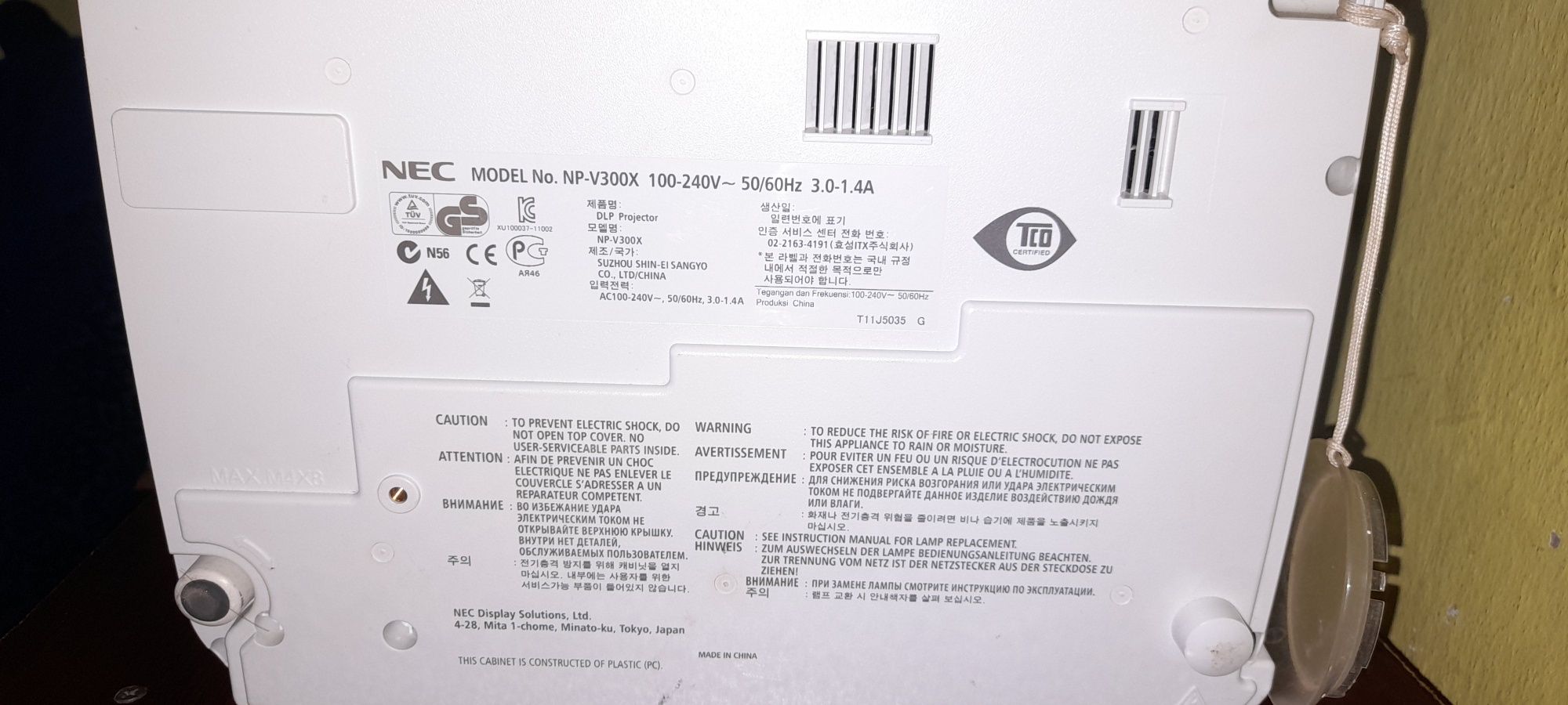 Проектор NEC V300X сотилади .