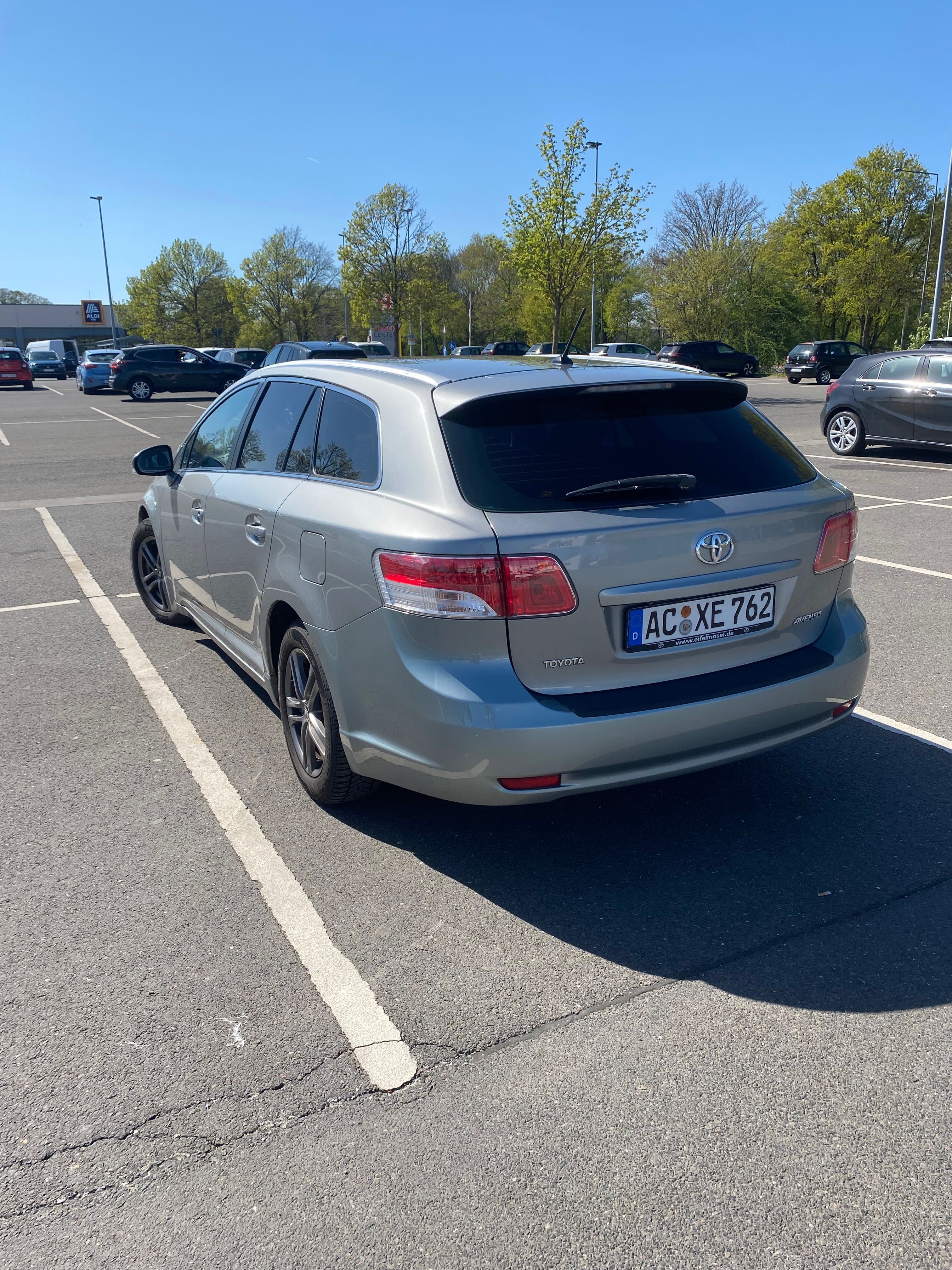 Toyota Avensis   Break T27 1.8 benzină  2010