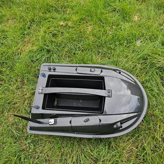 Лодка за захранка CARP JB с Gps и Sonar
