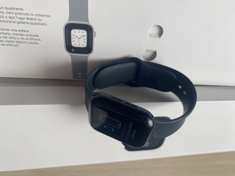 Apple Watch SE 2 (2024) 40mm – Отлично състояние, комплект