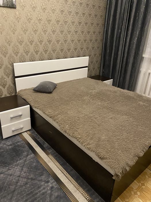 Продам двухспальную кровать с матрасом