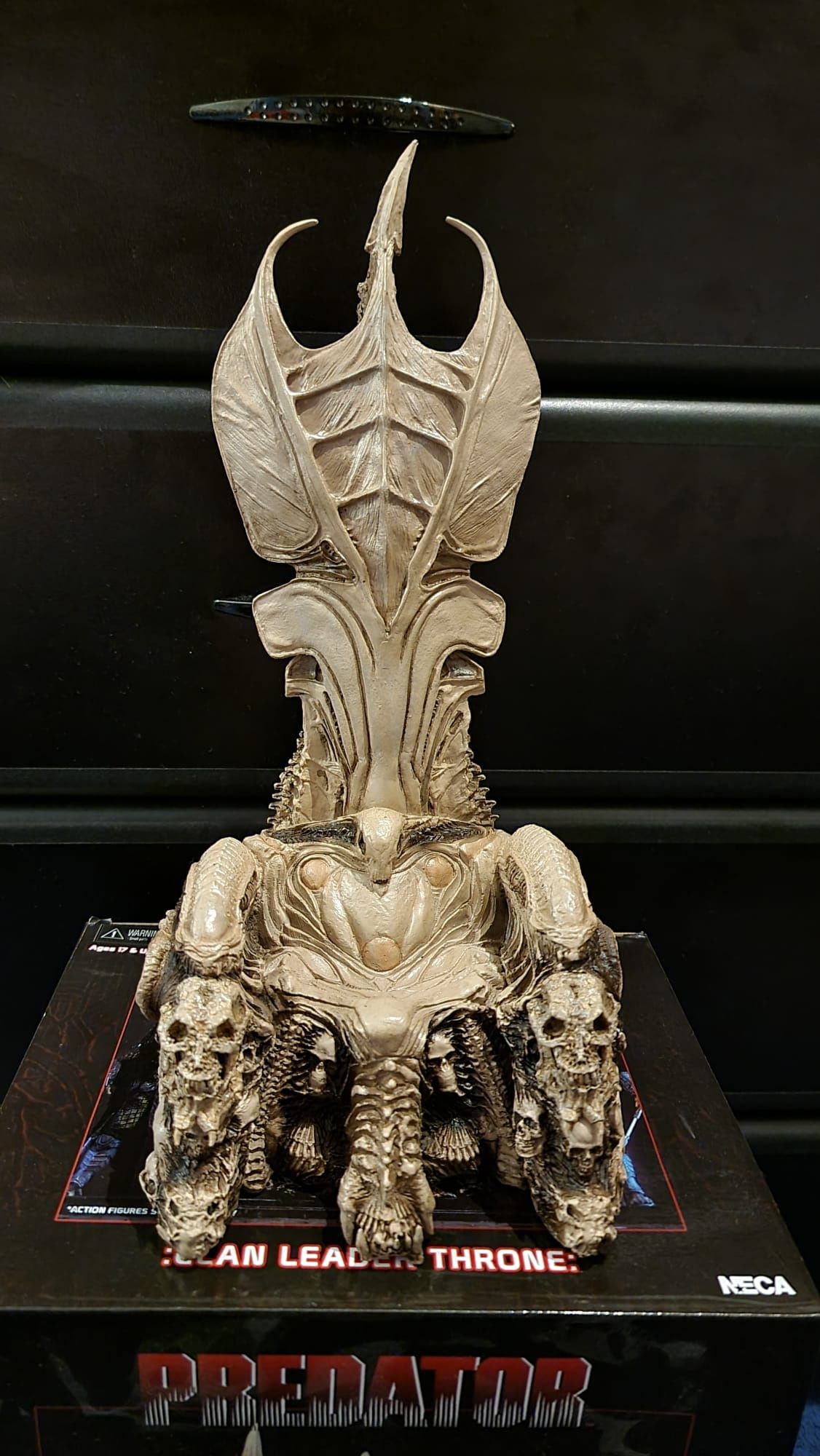 Tron Predator statueta