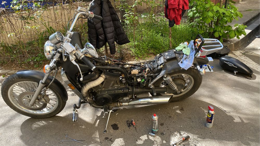 Suzuki intruder vs700