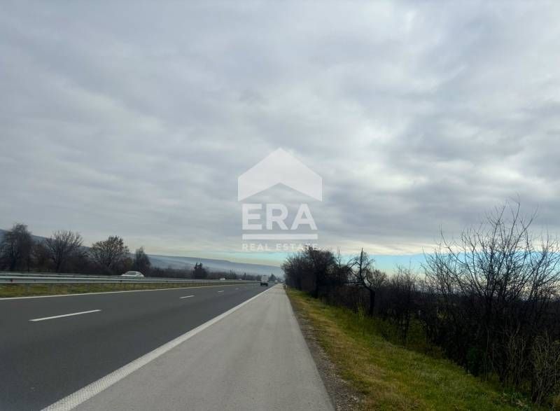 Урегулиран поземлен имот за продажба, с лице на автомагистрала Хемус,