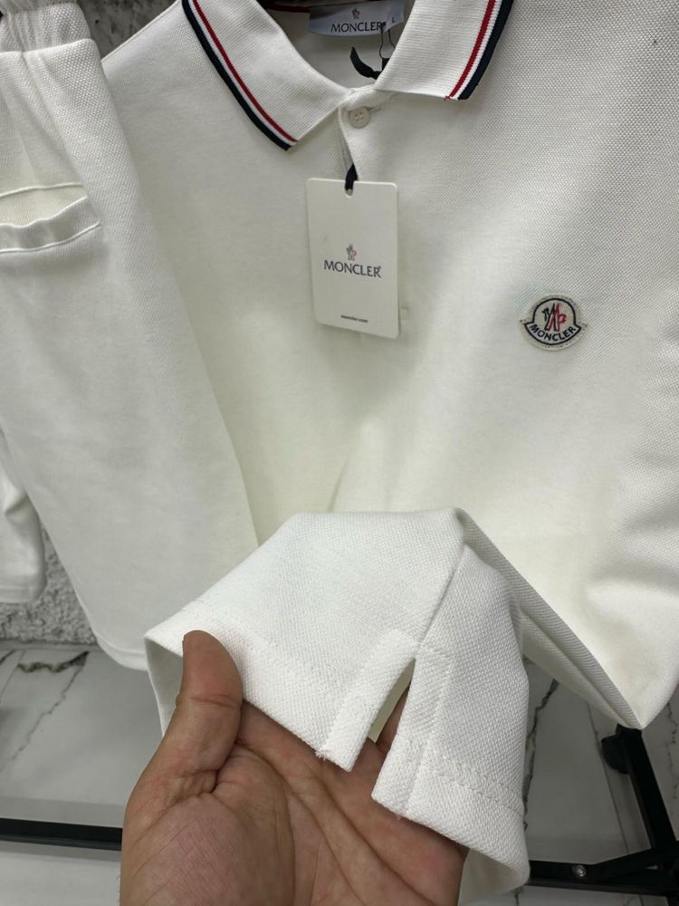 Продавам мъжки спортен комплект Lacoste