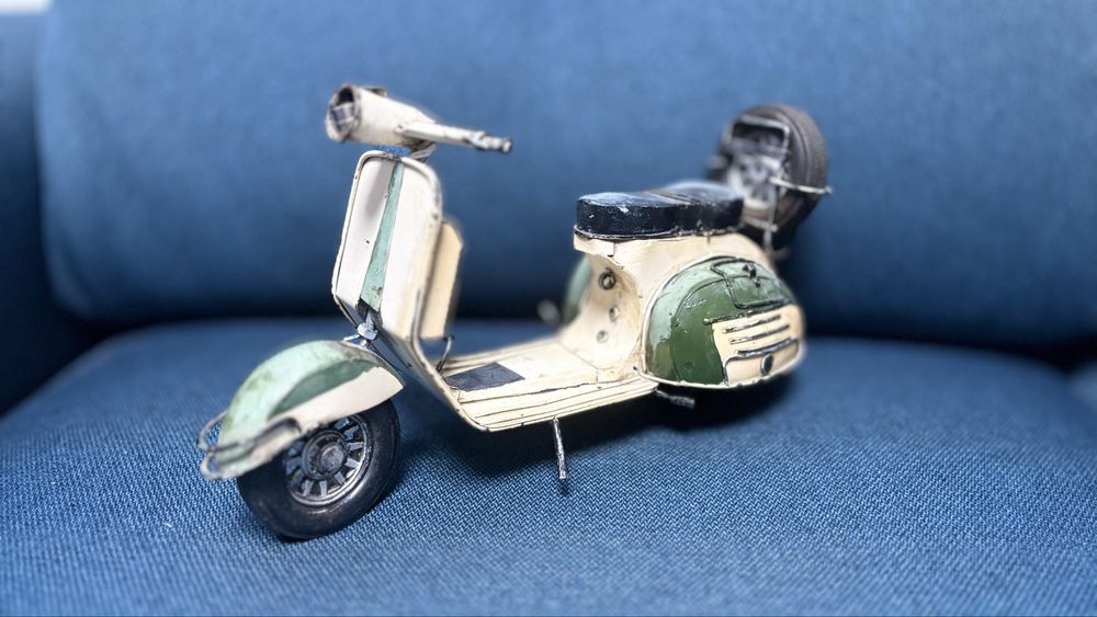 Macheta Scoter Vespa Tabla-Detalii F Bune-Anglia-25 cm-Citeste Anuntul