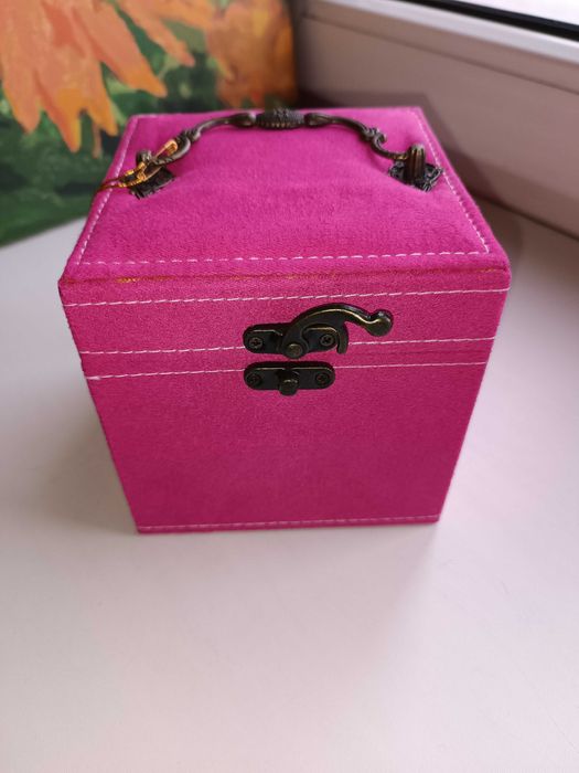 Шкатулка для бижутерии и украшений