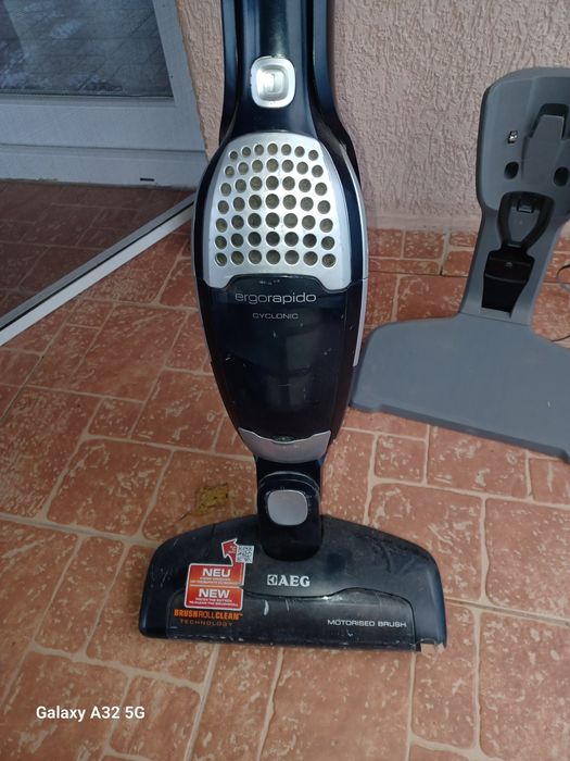 Vând Aspirator AEG  Ergorapido