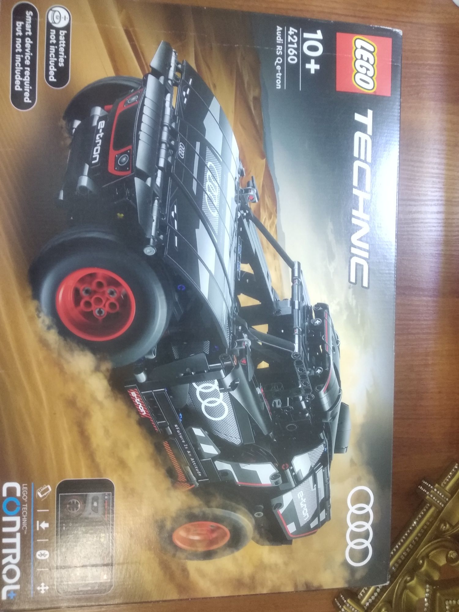 Продам LEGO (42160), Audi RS Q e-tron! Новый! Отличный подарок!