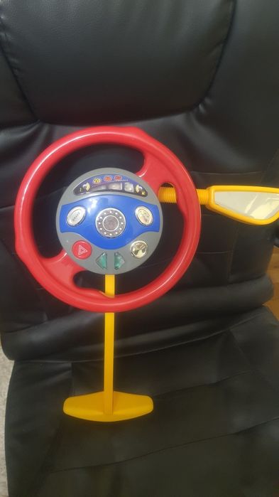 Часовник и Детско кормило за малки шофьори- звук и светлини