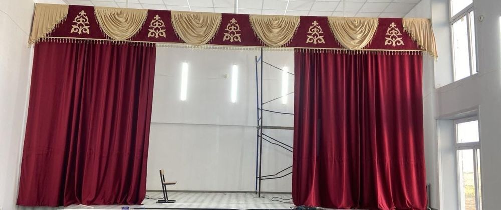 Сценические шторы для актового зала и сцены