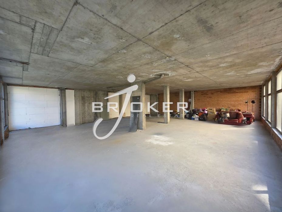 Продава се Промишлена сграда в Кърджали, Център - 196 кв.м за 1072 €/кв.м - Снимка #4