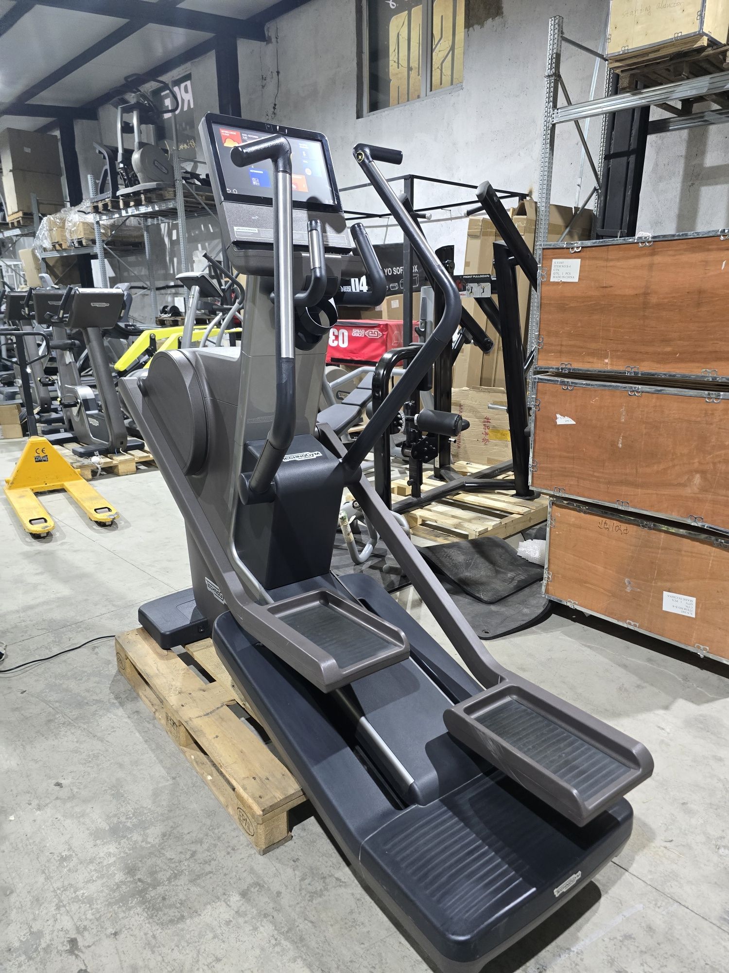 Technogym artis crosstrainer техноджим костренажор без забележка