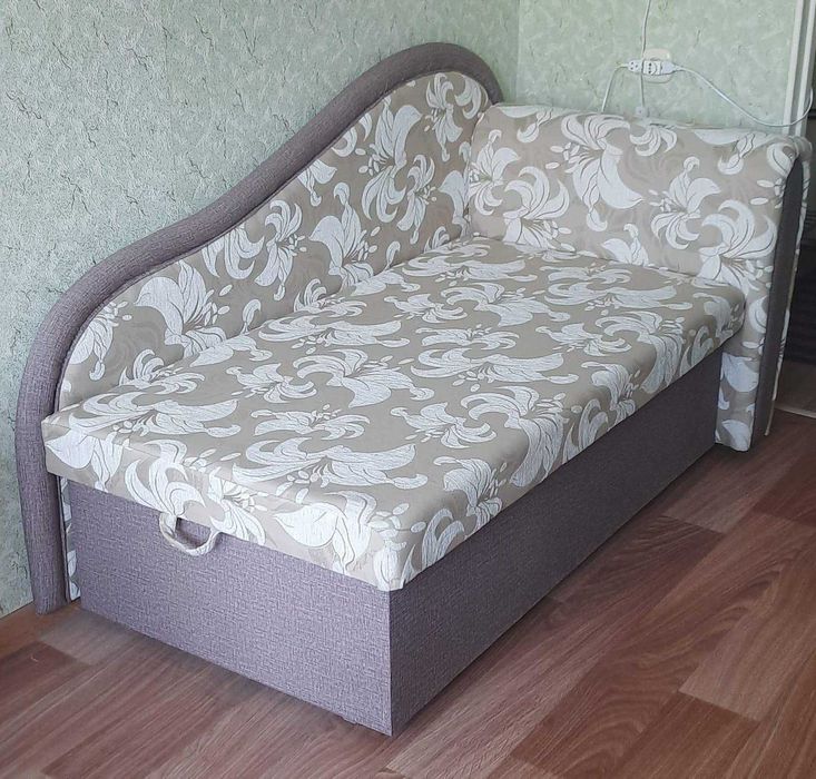 Продам красивый  и удобный  диванчик