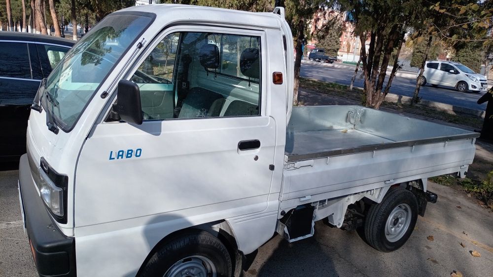 Юк ташиш хизмати.