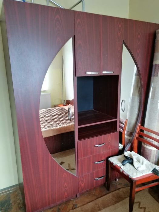 Vând Apartament 3 camere, Petrila, Str 8 Martie, etaj 3,bloc cărămidă