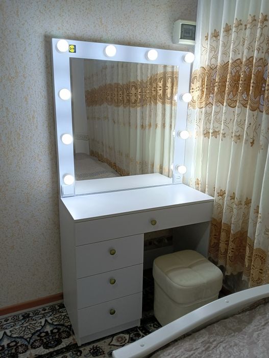 Мебель, гримёрные столики или трюмо с подсветкой