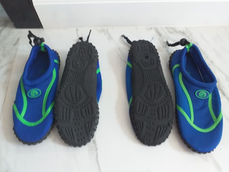 Vand pantofi de plaja