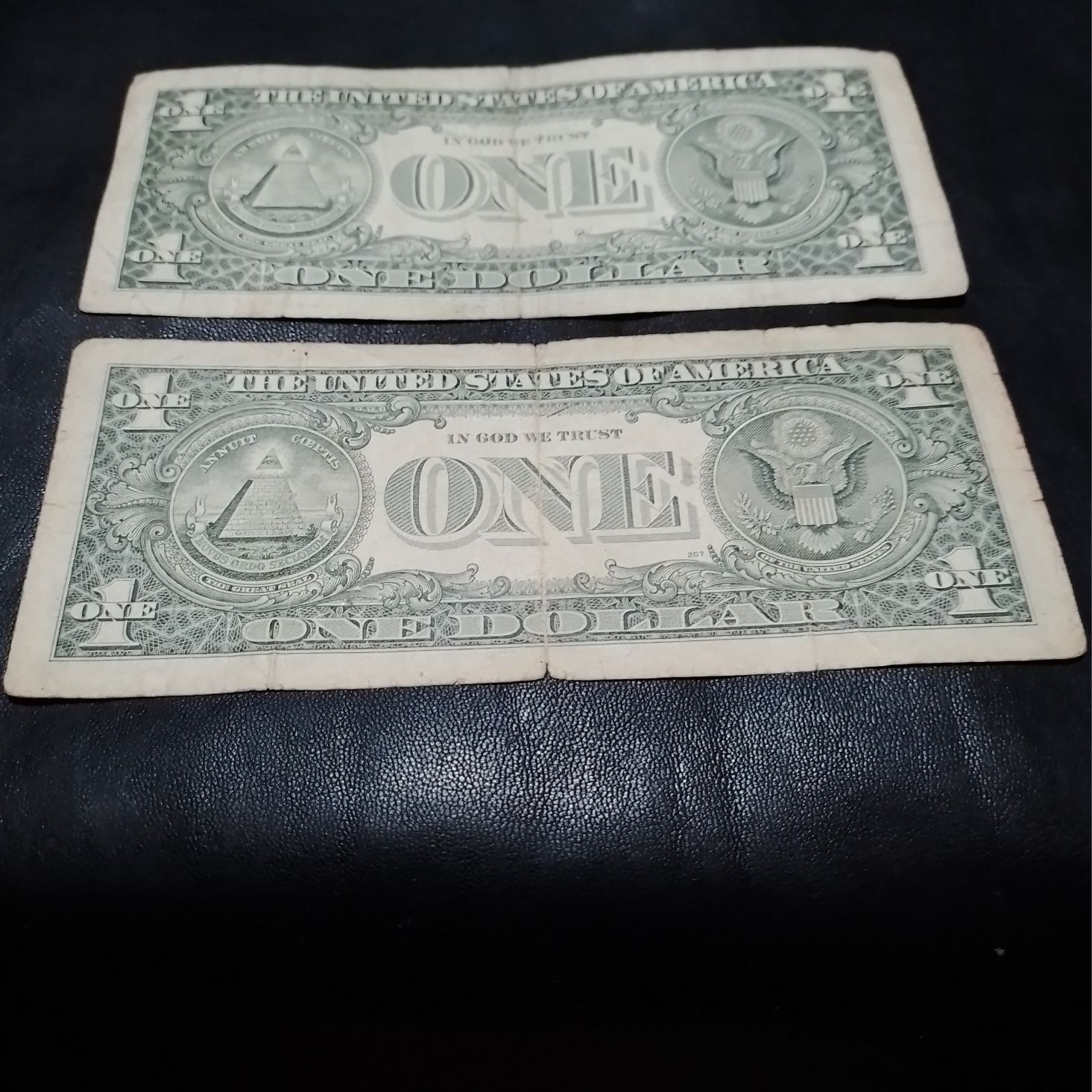 Quarter dollar si doua bacnote de one dollar.2 500  lei bucata.