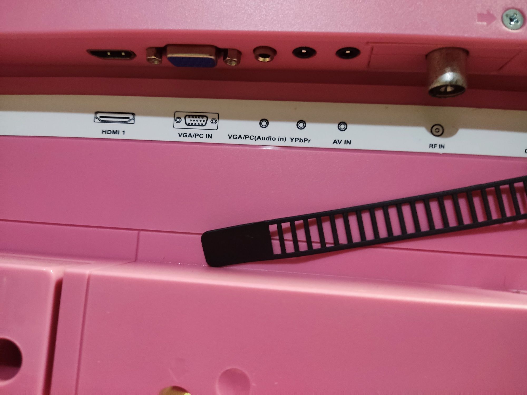 Телевизор Tehnika 21.5"