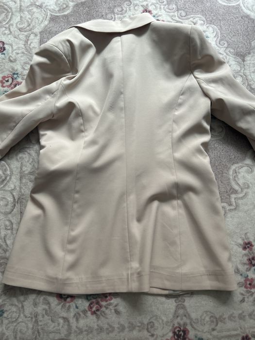 Бежево дамско сако