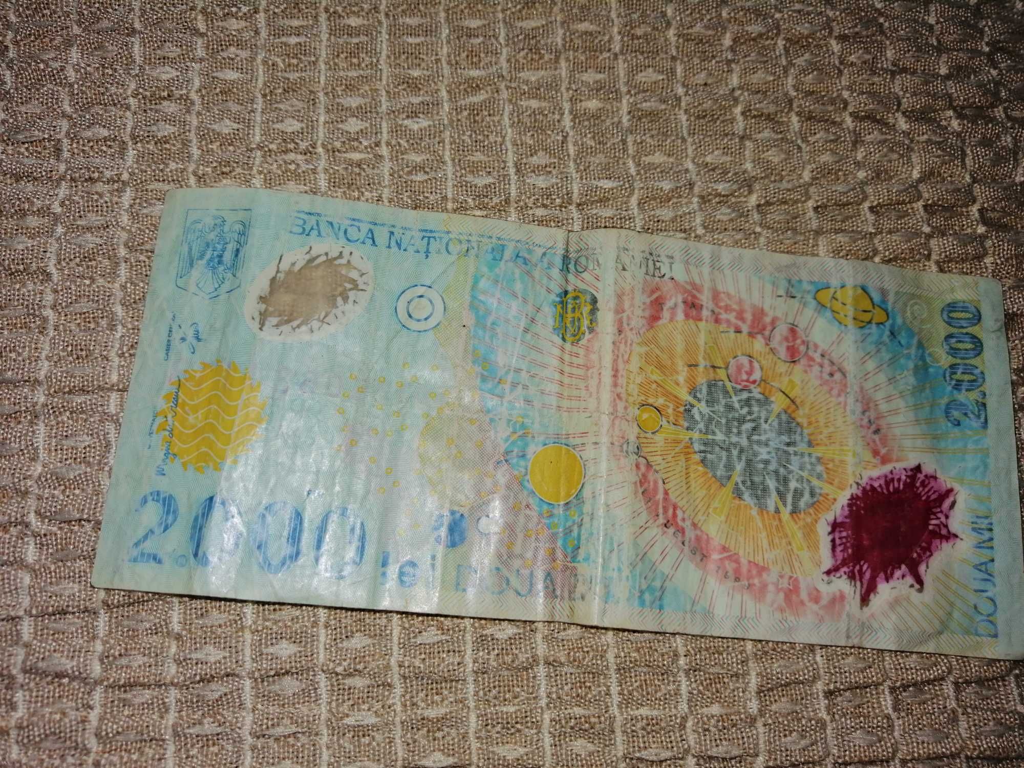 Bancnote de 2000 lei cu eclipsa.