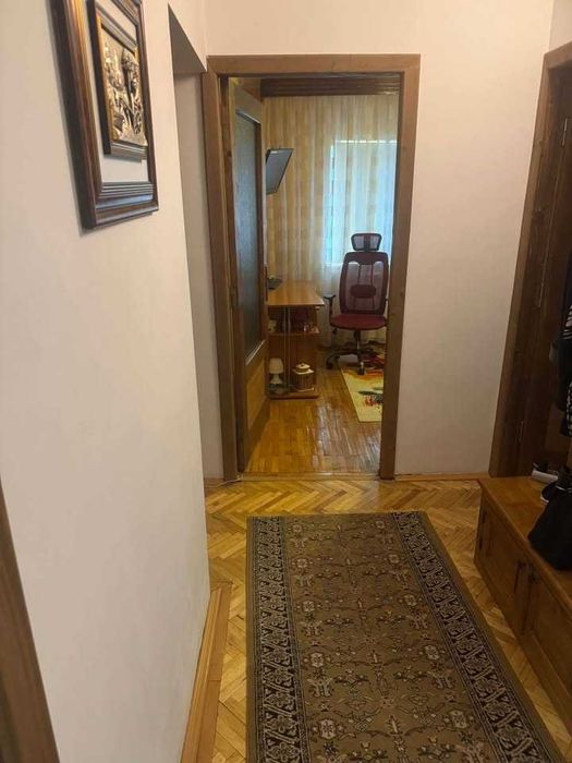 Apartament cu 3 camere in zona Garaje