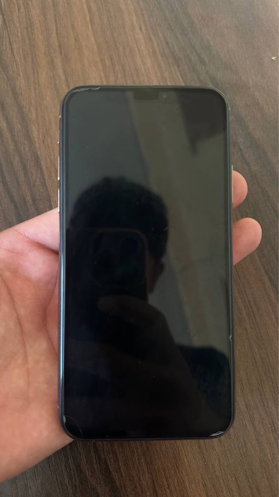 Iphone xs gold  64 gb ideal.