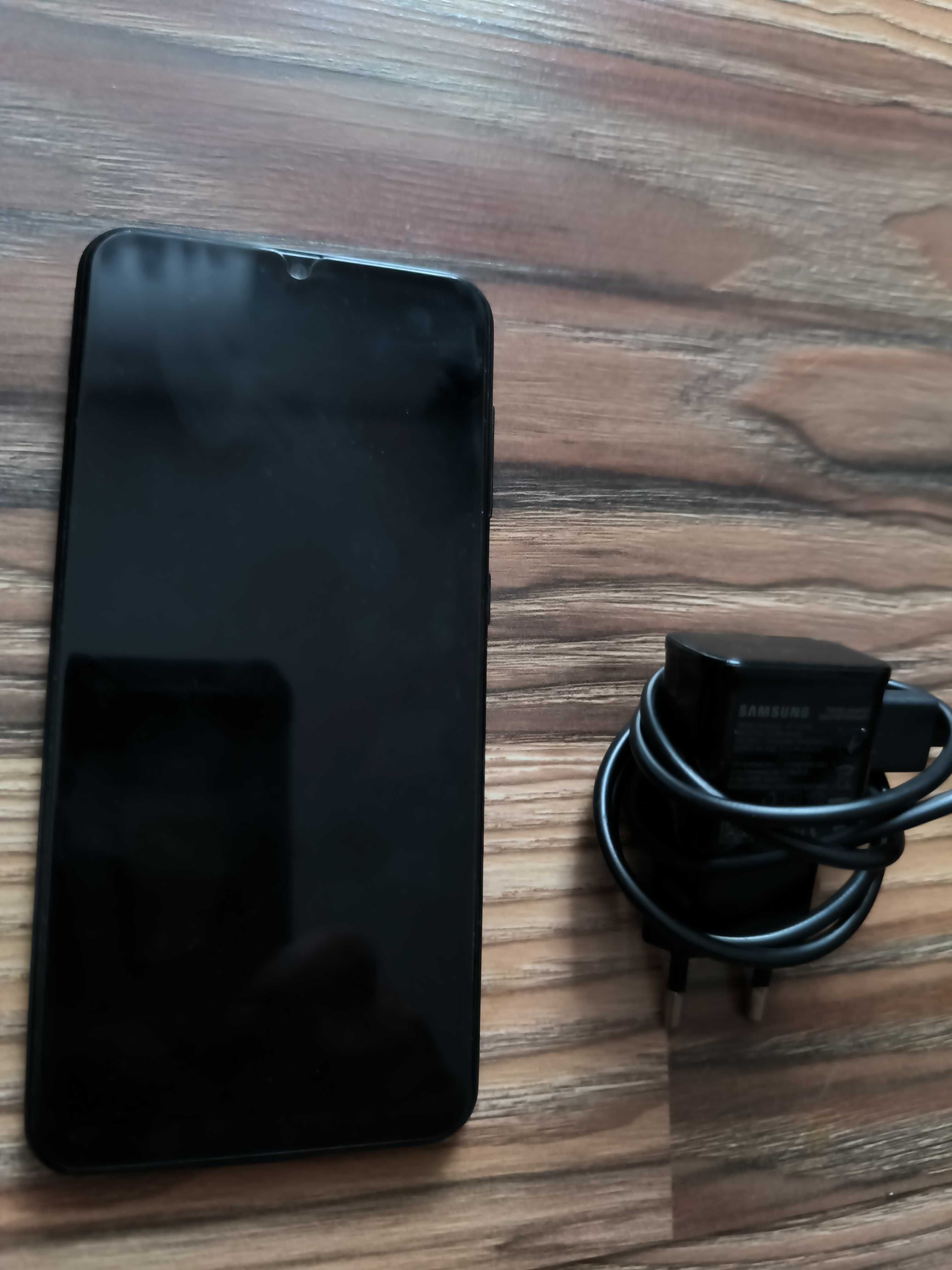 Vând telefon Samsung Galaxy A 30.